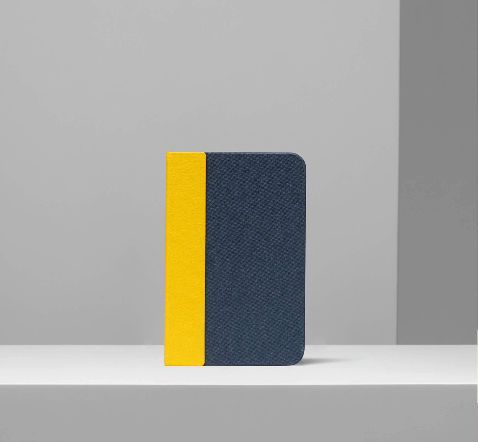 Lito mini lamp | Portable, rechargeable & versatile book lamp | Lumio